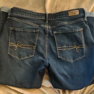 Levi Denizen crop jeans